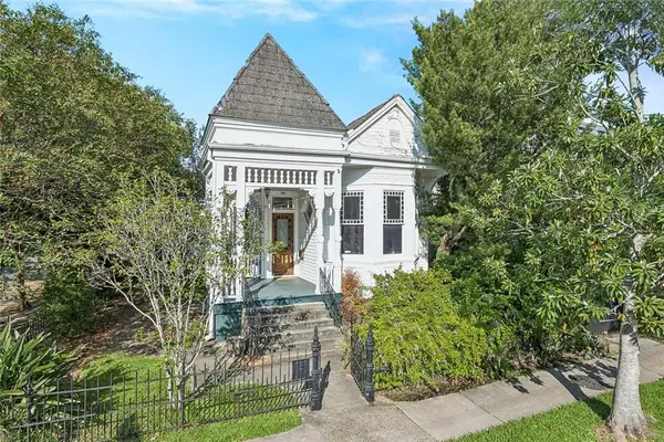 1902 General Pershing Street, New Orleans, LA 70115