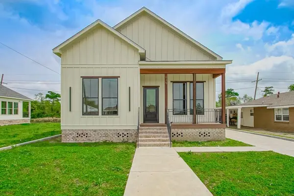 625 Cougar Drive, Arabi, LA 70032