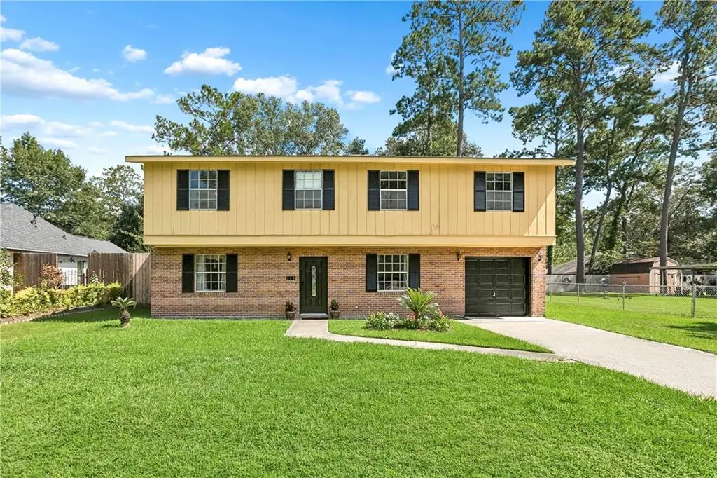 220 Chestnut Street, Mandeville, LA 70448 - #1
