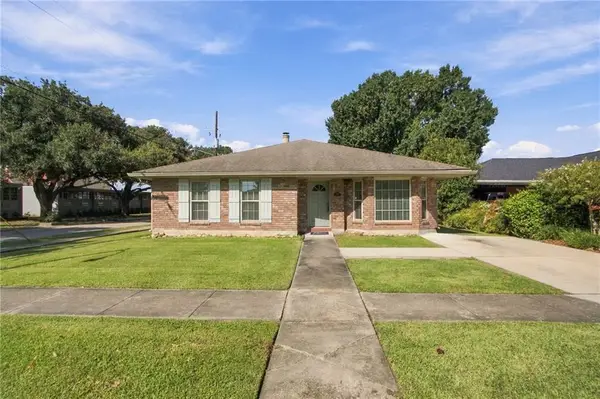 3800 Napoli Drive, Metairie, LA 70002