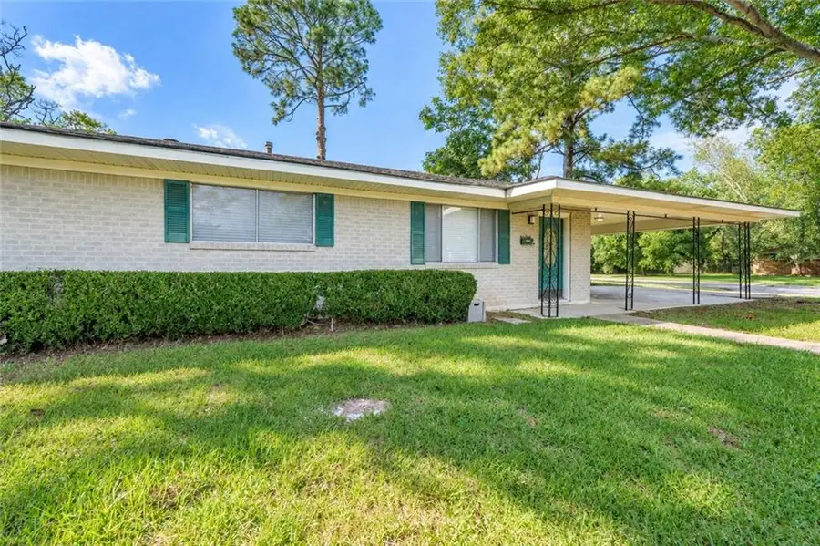 2023 Plantation Drive, Alexandria, LA 71303 - #2