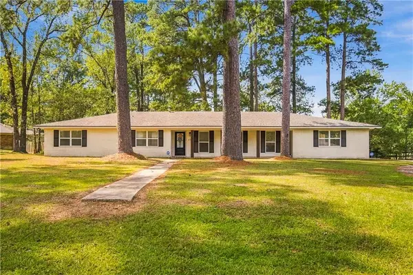 451 Azalea Avenue, Pineville, LA 71360