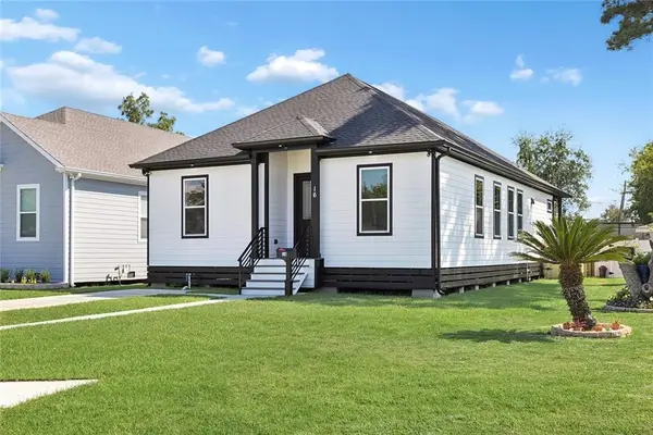 16 Fairlane Drive, Metairie, LA 70003