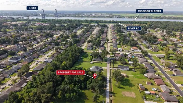 414 River Oaks Drive, Destrehan, LA 70047