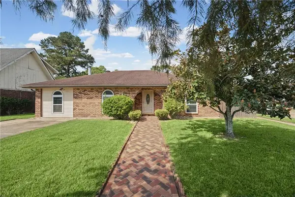 5301 Alpaca Drive, Marrero, LA 70072