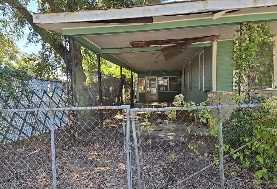310 W Oak Street, Ville Platte, LA 70586 - #3
