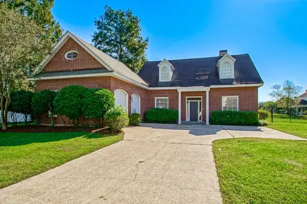 57 Fairway Oaks Drive, New Orleans, LA 70131