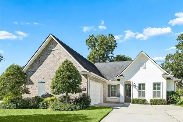 23399 Noble Oak Drive, Springfield, LA 70462