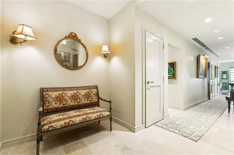2 Canal Street, New Orleans, LA 70130 - #2