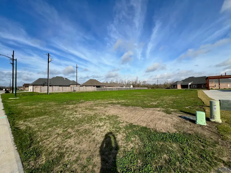 528 Lancaster Dr, Houma, LA 70360 - #2
