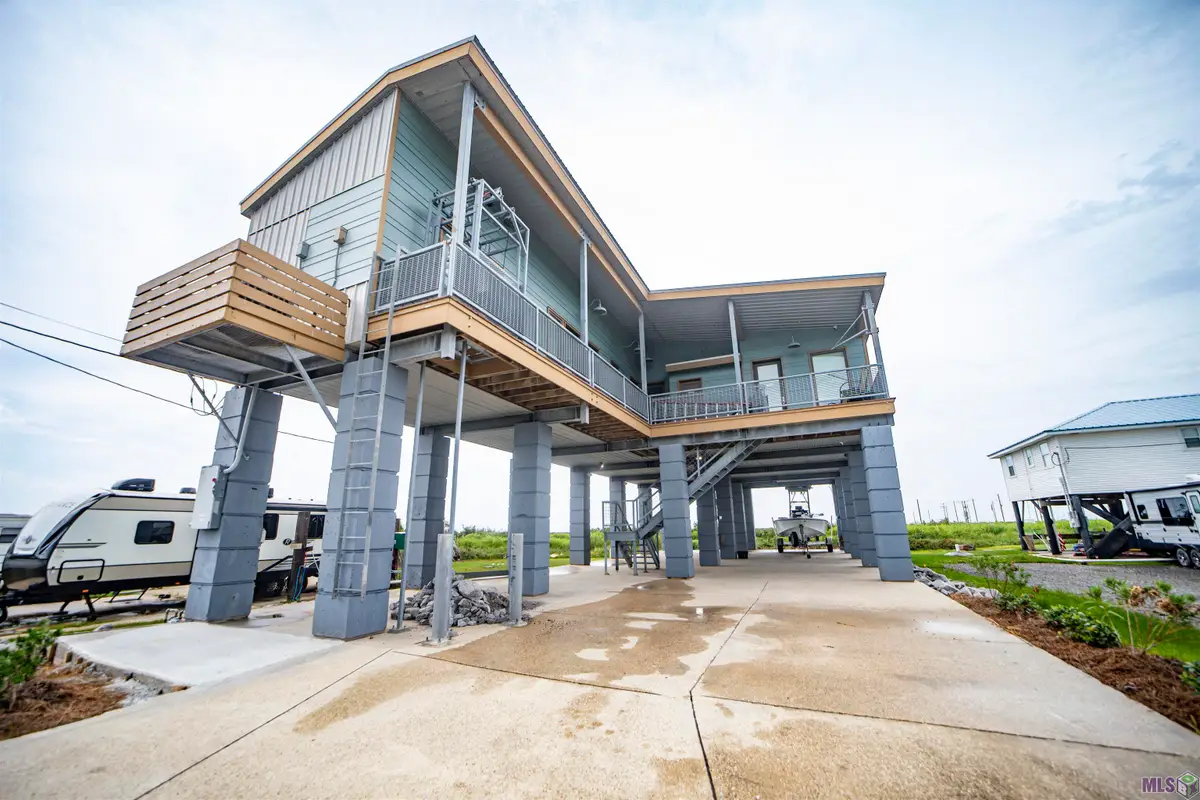 118 Hebert Ln, Grand Isle, LA 70358 - Image #1