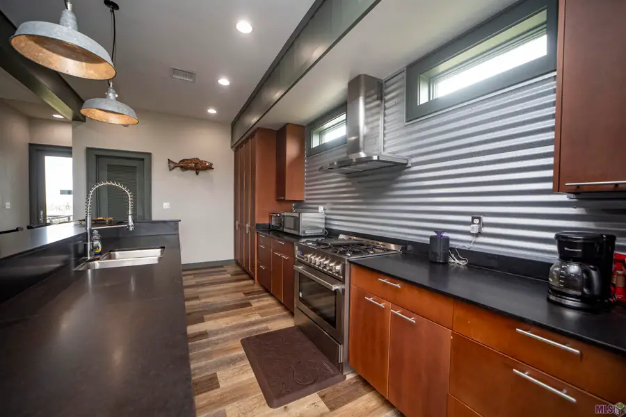 118 Hebert Ln, Grand Isle, LA 70358 - Image #3