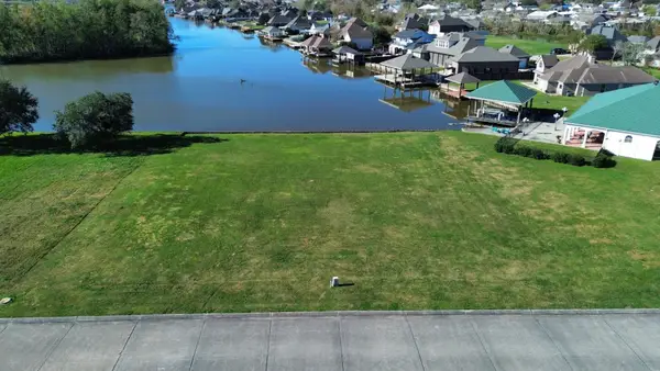 1014 Woodview Ct, Morgan City, LA 70380