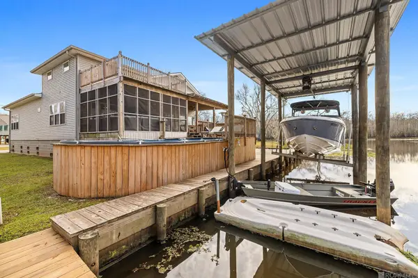 31643 Shelton Dr, Springfield, LA 70462