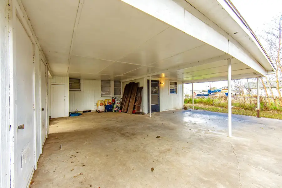 107 W 11th St, Larose, LA 70373 - #3