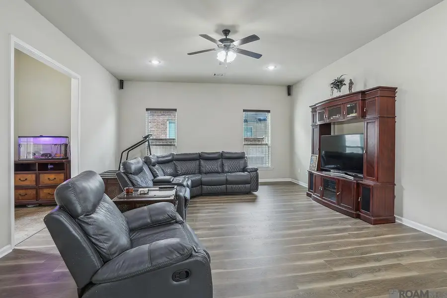 37184 Sills Dr, Prairieville, LA 70769 - Image #2