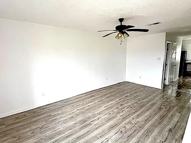 725 Woodland Dr, Laplace, LA 70068 - #3