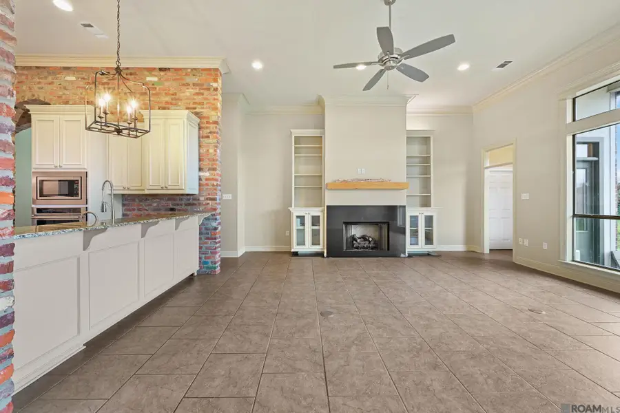 8926 Foxgate Dr, Baton Rouge, LA 70809 - Image #3