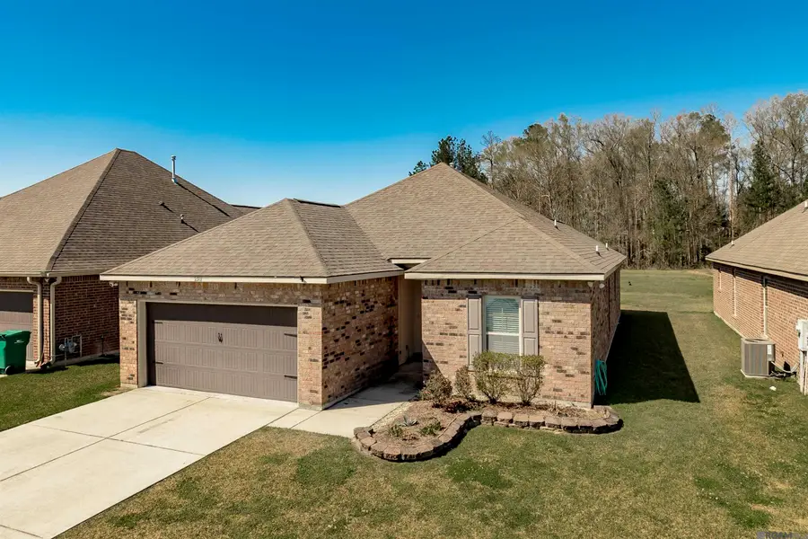 23101 Arcwood Dr, Denham Springs, LA 70726 - Image #2