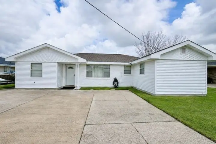 304 Holiday Dr, Houma, LA 70364 - #1