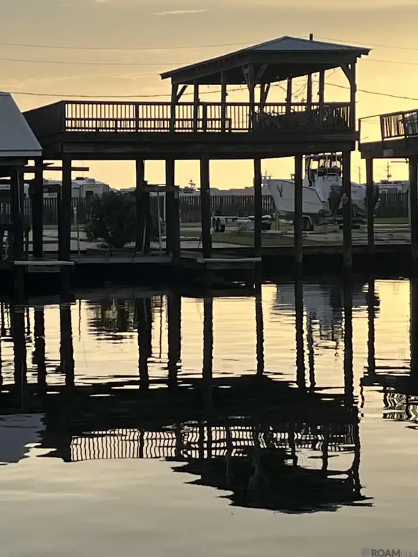 126 Constantin Dr, Golden Meadow, LA 70357