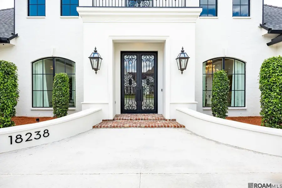 18238 Woodland Cove Dr, Baton Rouge, LA 70817 - Image #2