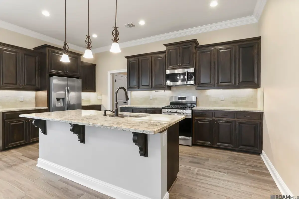 905 Lakehaven Dr, Gonzales, LA 70737 - Image #1