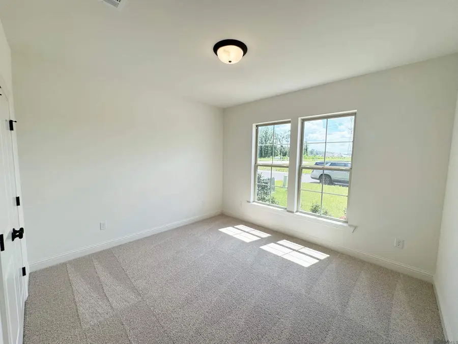 25705 Tarver Dr, Denham Springs, LA 70726 - Image #2