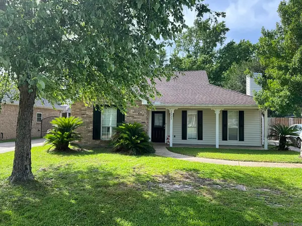 17725 Nine Oaks Ave, Saint George, LA 70817