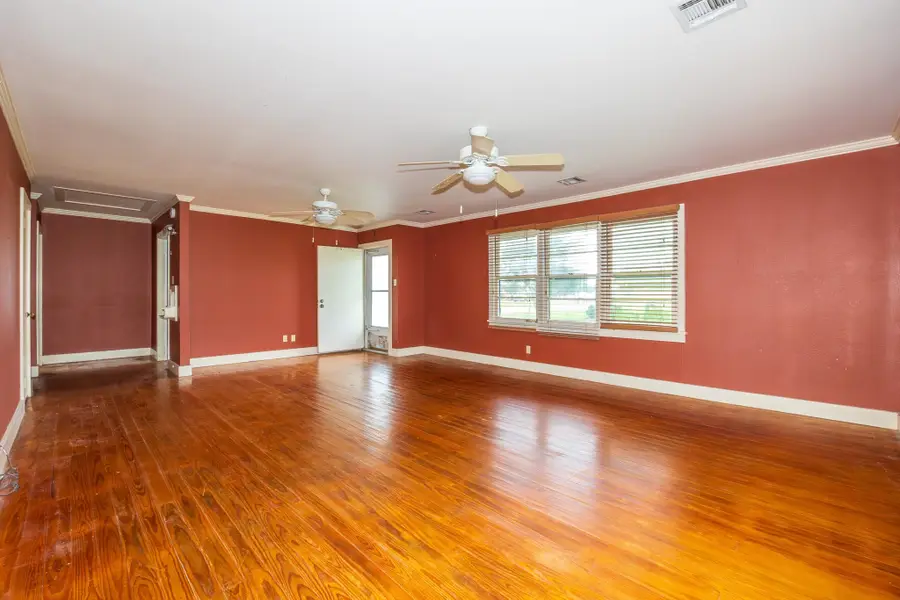 605 8th St, Lockport, LA 70374 - #3