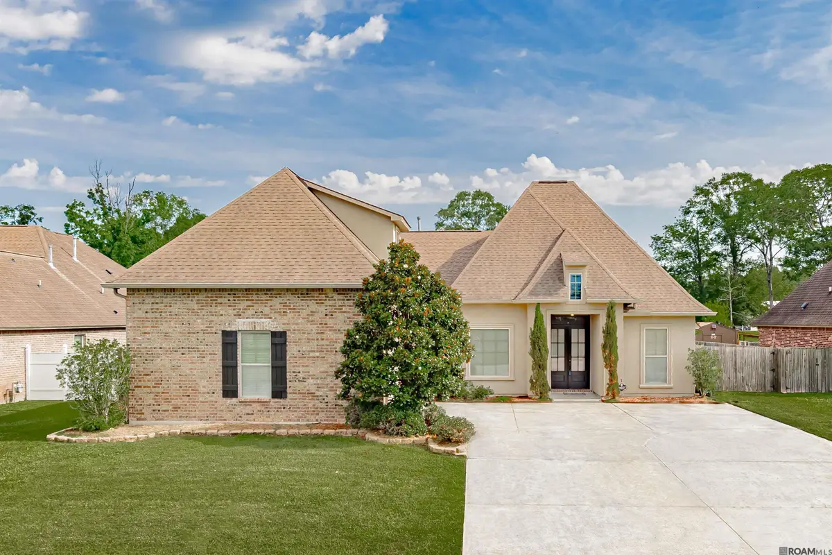 10561 Creek Haven Ln, Denham Springs, LA 70726 - Image #1