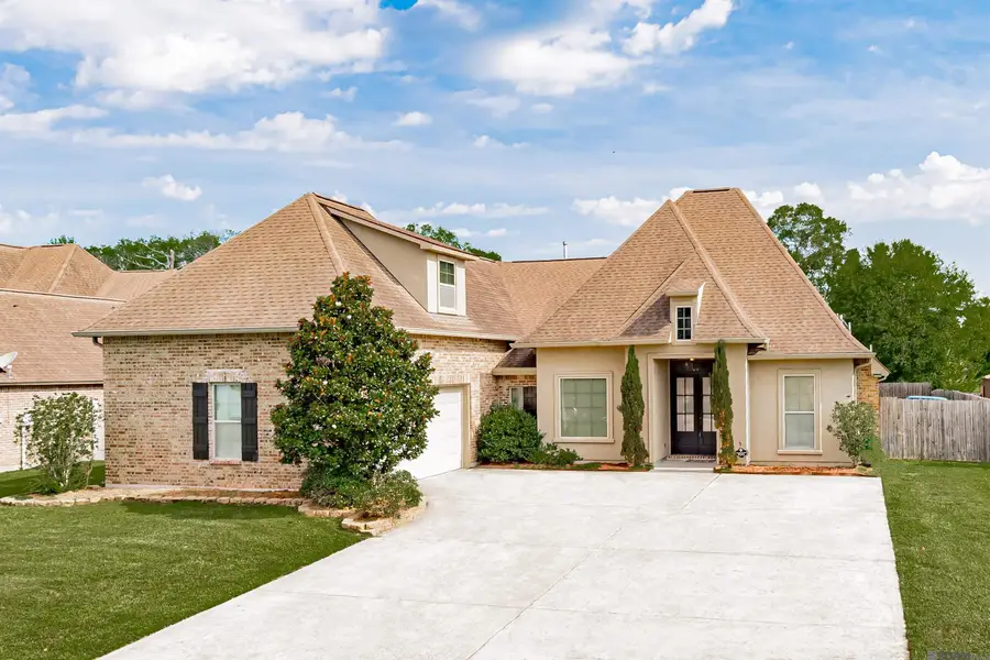 10561 Creek Haven Ln, Denham Springs, LA 70726 - Image #2