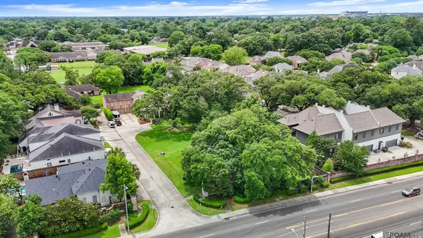 2212 Idle Oaks Dr, Baton Rouge, LA 70808