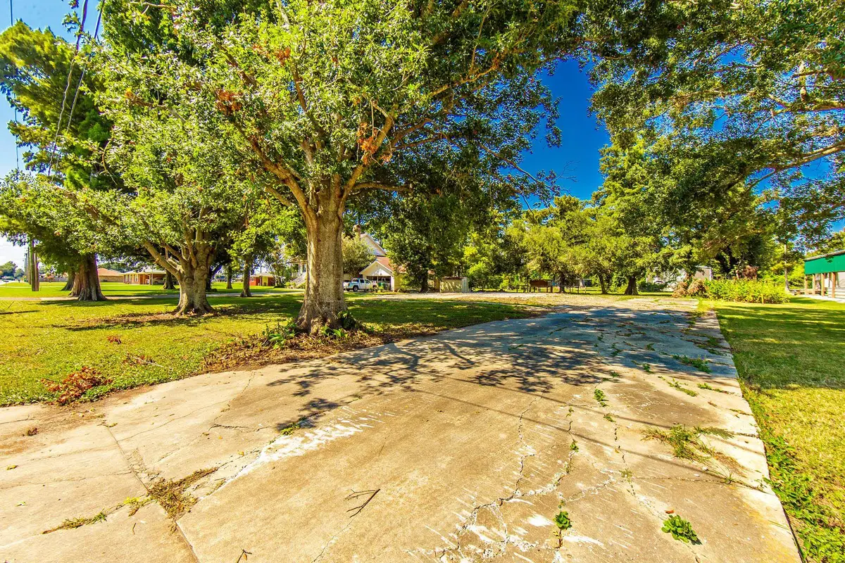 297 E 39th St, Cut Off, LA 70345 - #1