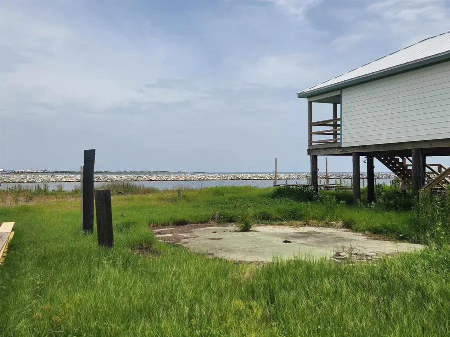 163 W Central Ave, Grand Isle, LA 70358 - #2