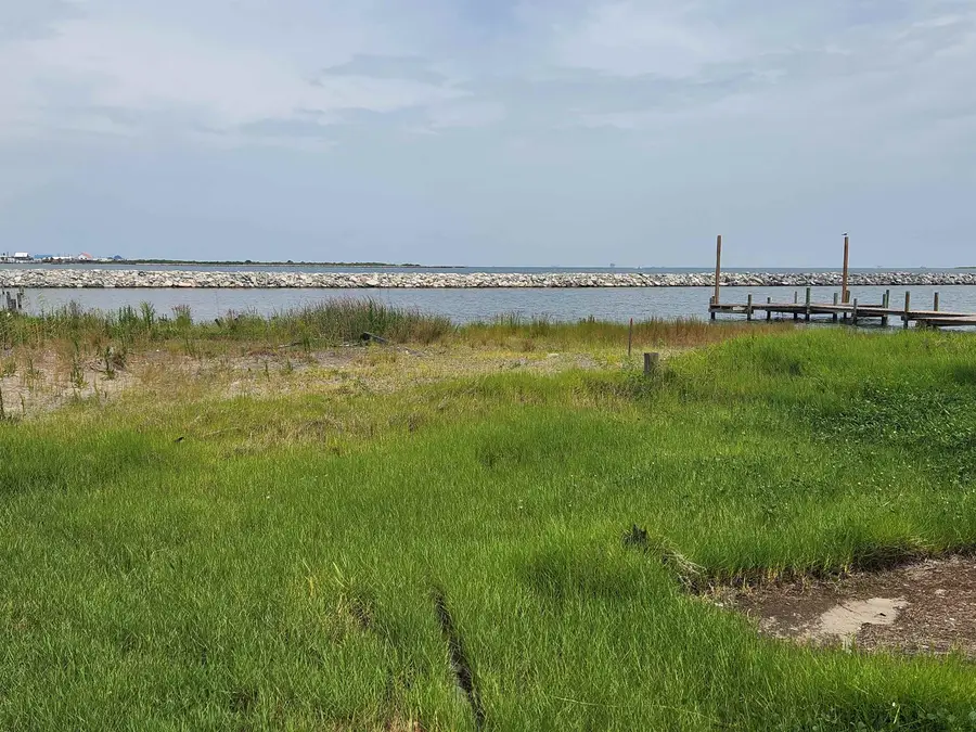 163 W Central Ave, Grand Isle, LA 70358 - #3