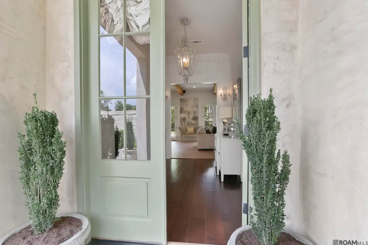 10753 Oakline Dr, Baton Rouge, LA 70809 - Image #1