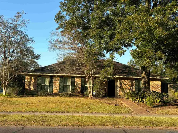 12511 E Robinhood Dr, Baton Rouge, LA 70815