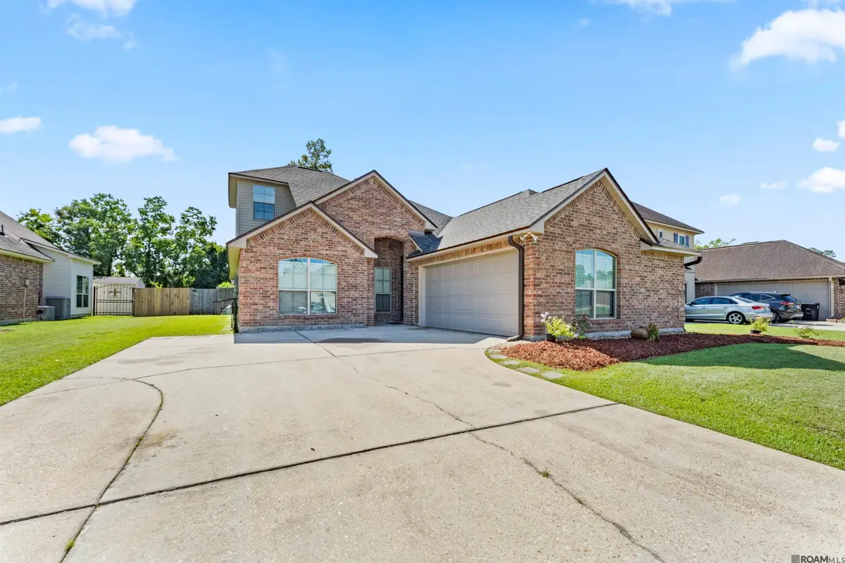 10063 Montrachet Dr, Baton Rouge, LA 70817 - Image #1