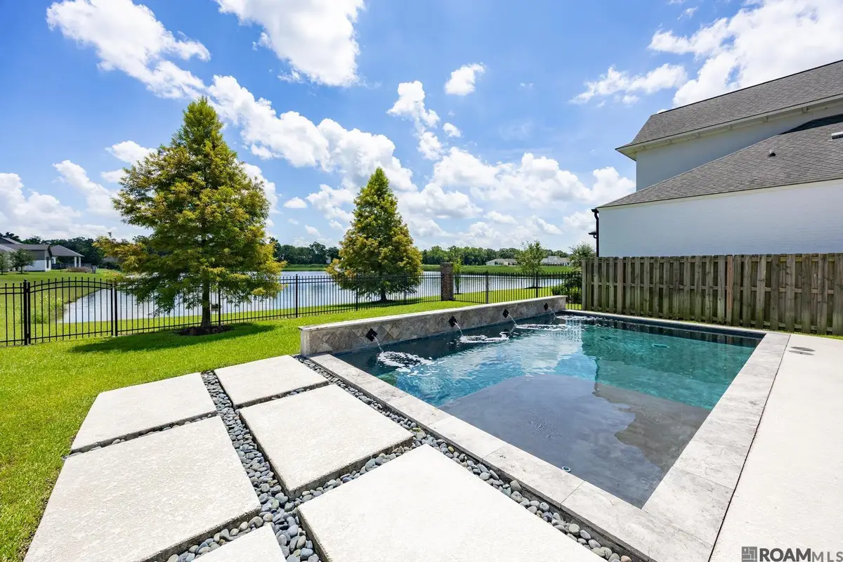 13621 Brook Point Dr, Baton Rouge, LA 70810 - Image #1