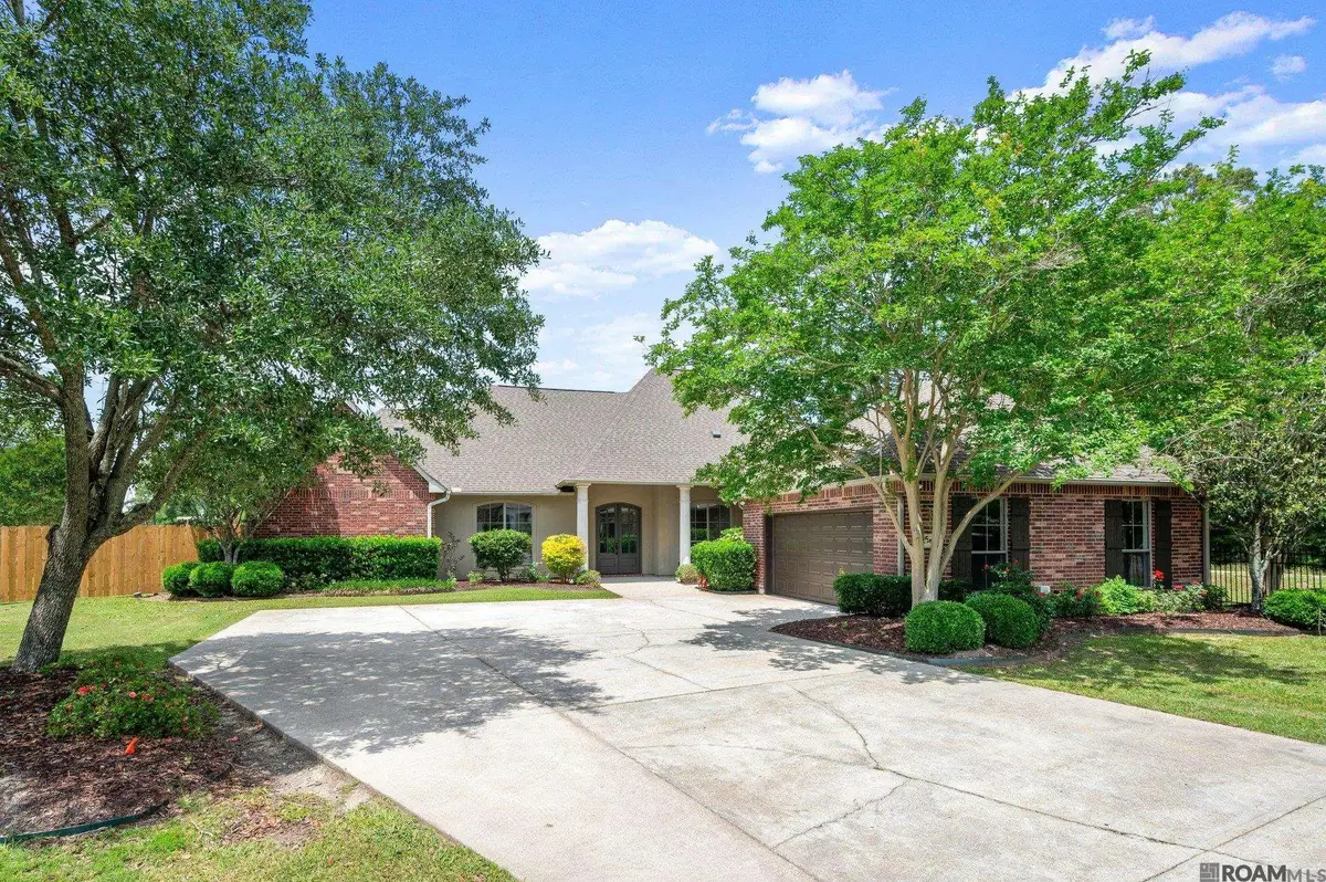 27045 Regency Park Dr, Denham Springs, LA 70726 - Image #1