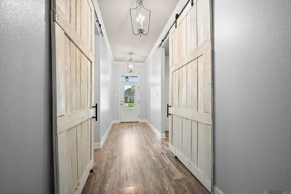 14993 Canyon Hill Dr, Walker, LA 70785