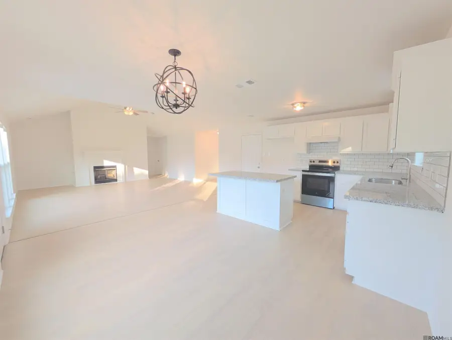 26559 Parkwood Dr, Denham Springs, LA 70726 - Image #2