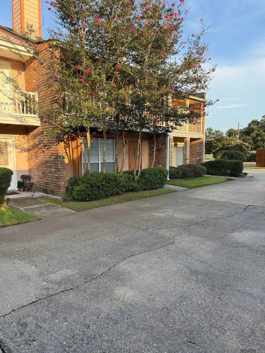 152 S Foster Dr, Baton Rouge, LA 70805 - Image #2