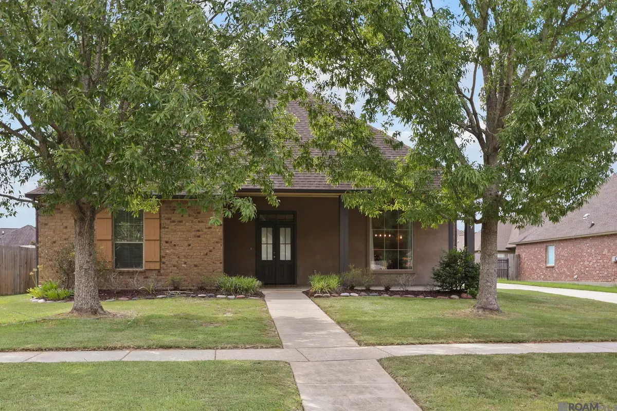 6137 Woodbend Dr, Zachary, LA 70791 - Image #1