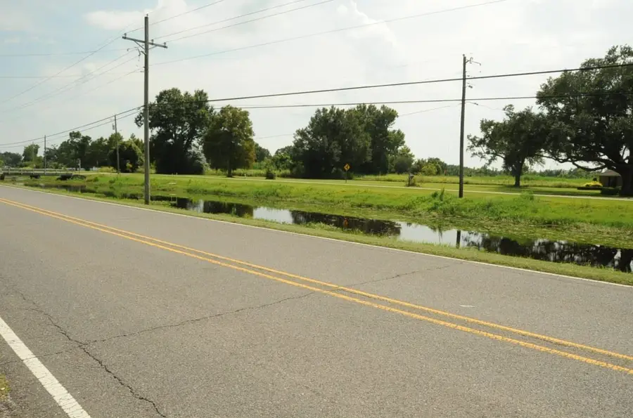 885 Bayou Dularge Rd, Houma, LA 70363 - #3
