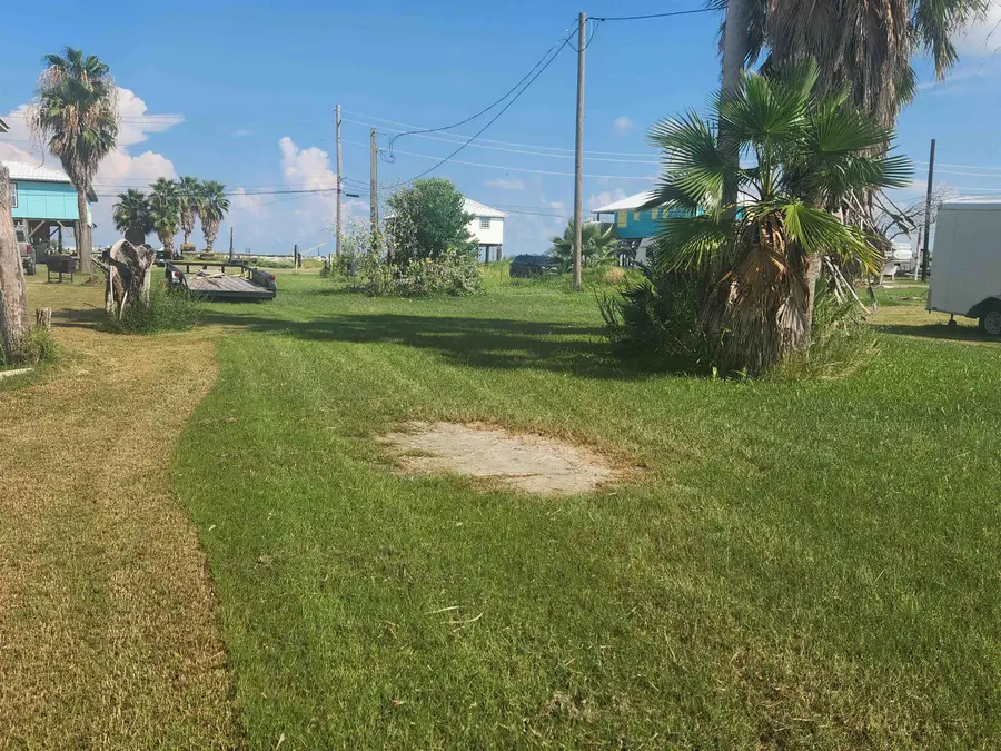 160 W Central Ave, Grand Isle, LA 70358 - #2