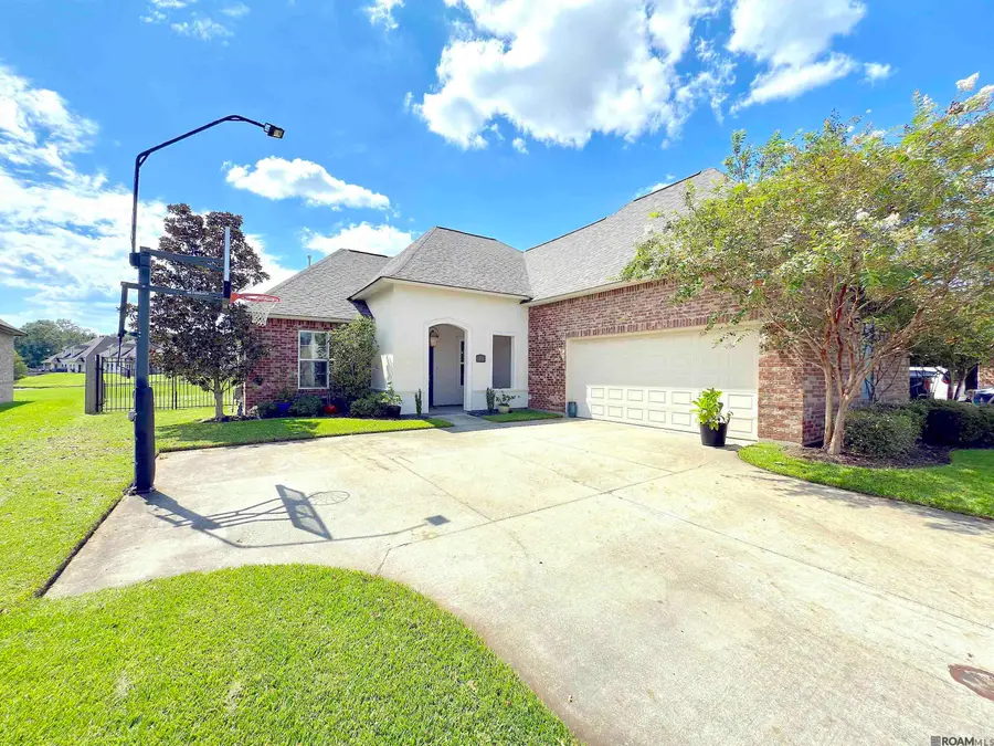 2234 Morningbrook Dr, Baton Rouge, LA 70816 - Image #2