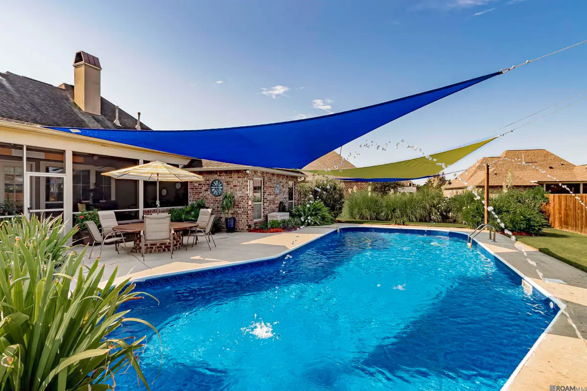 22330 Fairway View Dr, Zachary, LA 70791 - Image #1