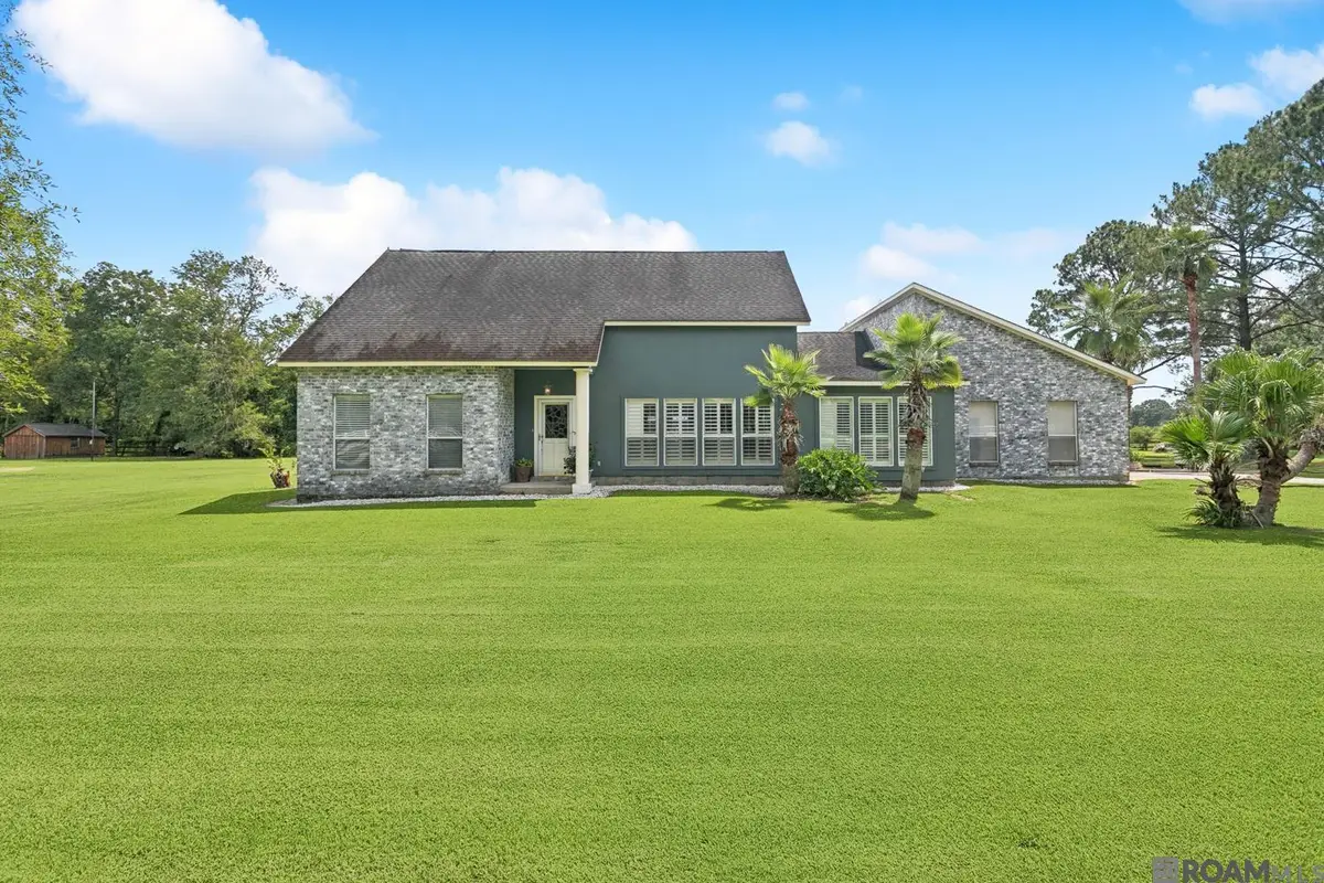 10037 Ginger Place Dr, Baton Rouge, LA 70817 - Image #1